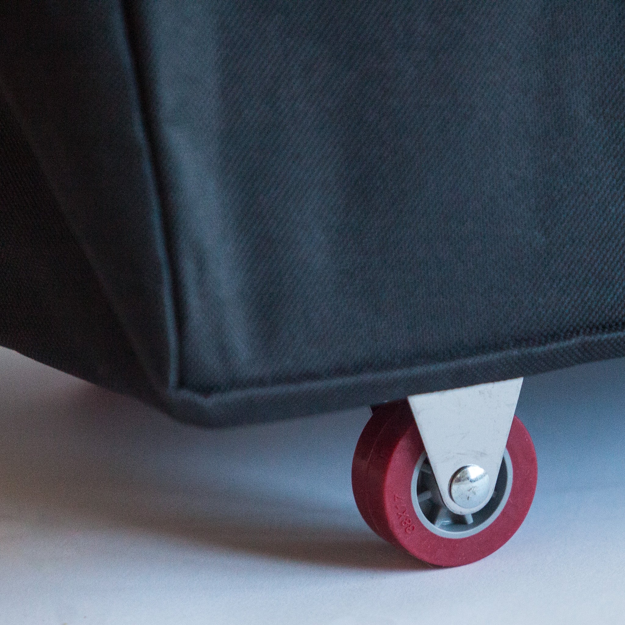 Carrying Case With Wheels - Fits 28" - 30" Tables